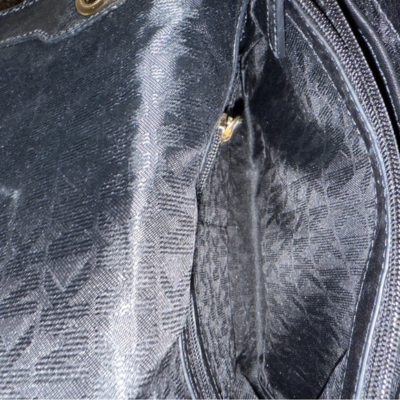 Michael Kors Black Quilted Shoulder Bag - Picture 8 of 9